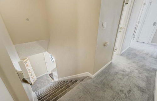 Deep Blue Spacious Escape w Hot Tub & Playground - Foto 27