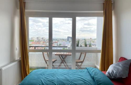 PARIS PANTIN Magnifique Appartement 4 pièces de 108m2 avec 2 PARKING intérieur - très cosy pour 1 à 12 personnes - Entièrement refait à neuf ENTIRE APARTMENT LUXURIOUS AND WARM - PANTIN PARIS 19 ème FREE WIFI GRATUIT - Foto 37