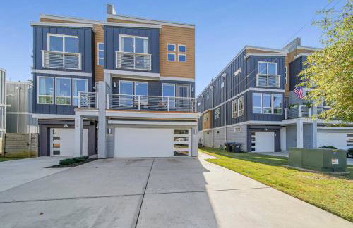Modern 4-Story 3-BR Townhome with Rooftop Lounge - Foto 52