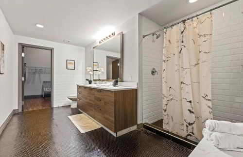 Heart of Downtown Dallas 2BR 2BA Getaway - Photo 24