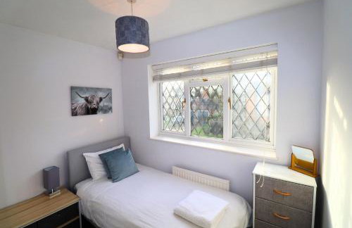 Binfield - Spacious Luxurious Four Bedroom House - Photo 17