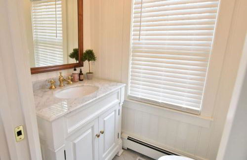 Pond-Front Home w Water Views - Foto 14