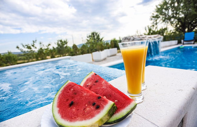 Secluded Holiday Home With Pool and Hot Tub - Foto 18