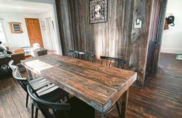 Charming Mtn Stay Views, Hot Tub, Prime Location - Foto 8