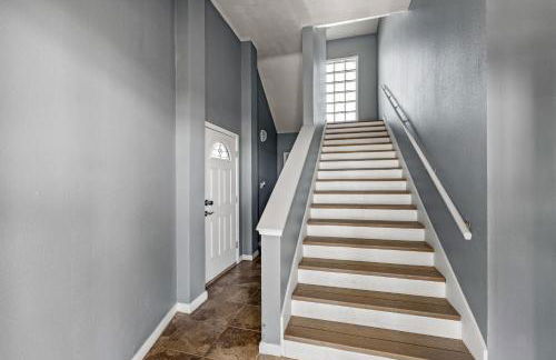 Oceanfront Galveston Beach House Steps to Sand! - Foto 17