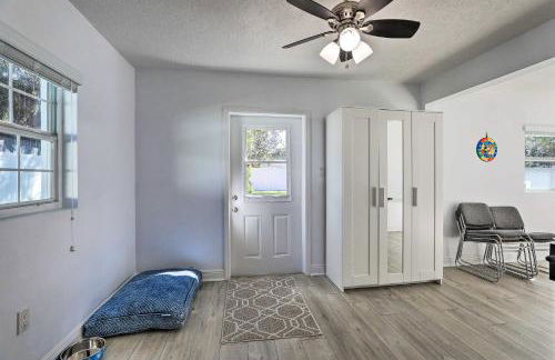 Chic Home with Fire Pit and Patio, Walk to Lake! - Foto 24