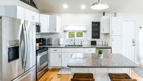 Loft Cabin w, Hot Tub, Fire Pit, Huge Deck & WiFi! - Foto 4