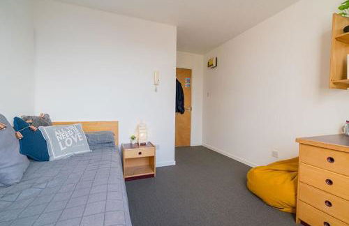 Ensuite Bedrooms with Shared Kitchen and Apartments at Simpsons Hall in Nottingham - Photo 23