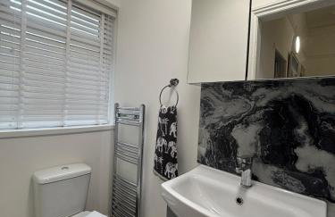 Shannon suite- Home away from Home-suitable for couples, contractors and NHS- free parking - Foto 4