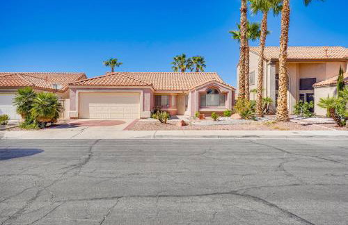 Sleek Vegas Home with Private Pool, Game Room! - Foto 2