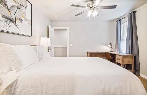 5BR Home Hot tub, fenced backyard #CO - Foto 32