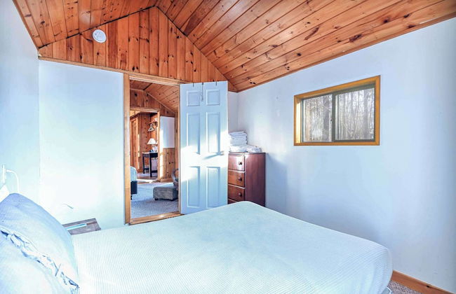 Cottage by the Pond The Perfect Cozy Escape! - Photo 5