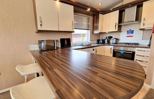 Benarty 11 with Private Hot Tub - Fife - Loch Leven - Lomond Hills - Pet Friendly - Photo 2