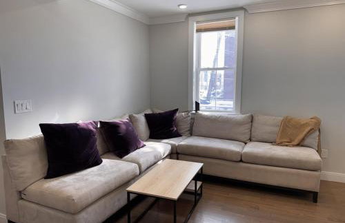 Furnished 2-Bedroom Apartment Prime Location Near South Bay and UMass - Foto 4