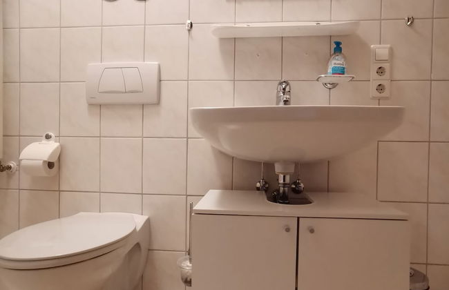 Charming 2-room Apartment Lakenear, Fewo am See - Foto 4