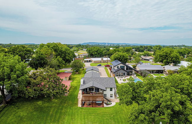 Waterfront 5 BR w/ Hot Tub Sleeps 13! - Foto 48