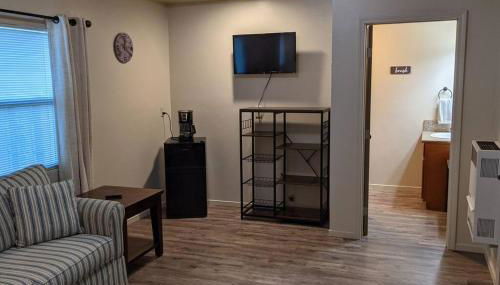 Mimi's Cabin - Photo 3