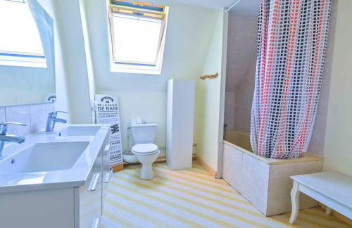 La Breteche-Le château et les dépendances - Photo 21