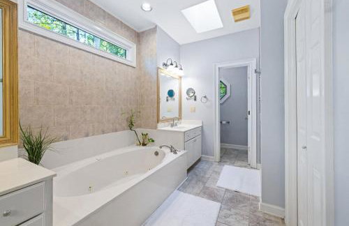 Seneca Golf Course Home w/ Game Room Near Clemson - Foto 16