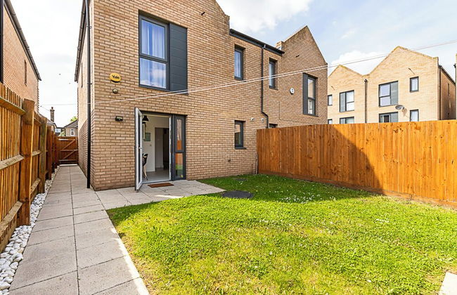 Semi-detached House With Modern Bespoke Interior - Foto 28