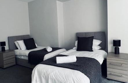 Five Bedroom Five Bathroom House - Dalkeith - Photo 7