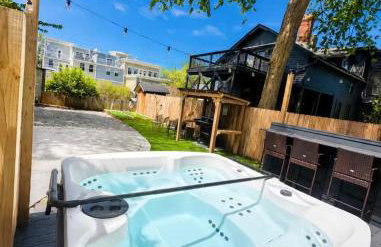 Hot Tub Amazing Location! Modern Ohio City Luxury 2 King Beds - Foto 1