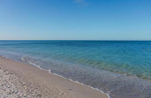 Waterfront duplex, walk to the beach - Foto 46