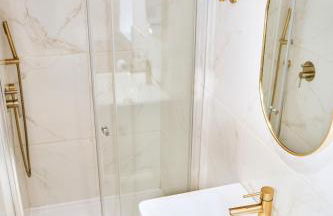 Chic Family Home with Garden Fire Pit & Event Space, Hot Tub - Foto 28