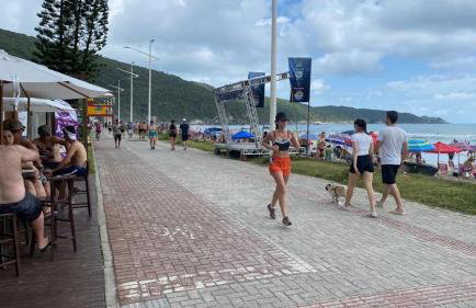 Bombas/ Bombinhas, a 50m do Mar, Apartamento 2 quartos, com churrasqueira na sacada, Ar e Wi-fi - Foto 48