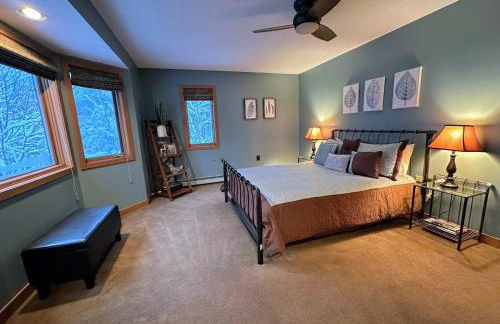 FC17 Stylishly renovated Forest Cottage walk to ski trails wifi cable ping pong AC - Foto 21