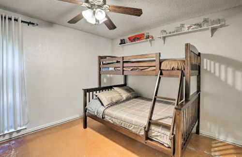 2 Mi to Lake Arlington Spacious Escape with Deck - Foto 22