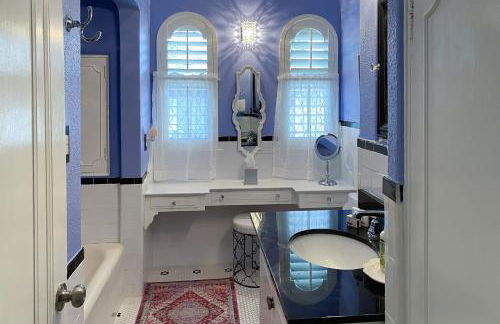 Charming home with pool, enclosed yard, patio & great Woodlawn Lake location - Foto 10