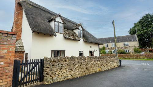 Cotswold Thatched Cottage - Photo 5