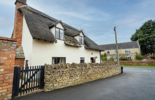 Cotswold Thatched Cottage - Photo 5