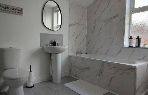 Charming 3-Bedroom House - Prime Location in Wolverhampton! - Foto 13