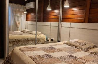 Casa com Piscina e Jardim, Próxima da Praia Brava - Foto 14