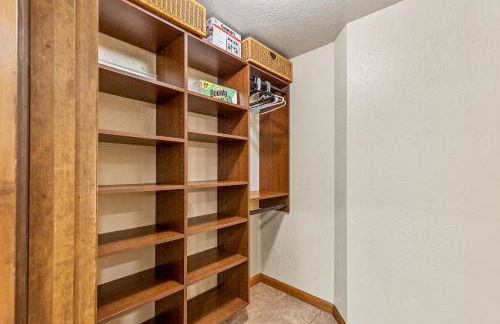 Sensational Burning Tree 4 bed 3 bath Retreat in the Country Club - Photo 18