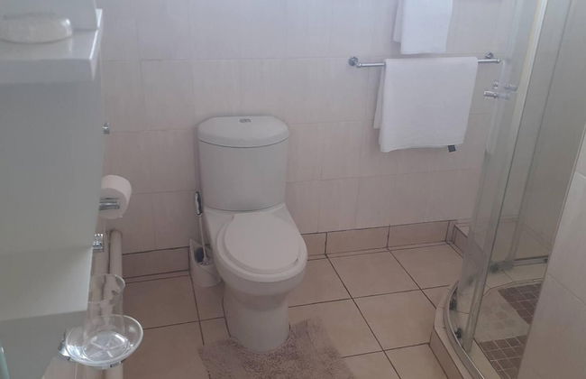 Spacious Executive Holiday Apartment In Bulawayo - Photo 15