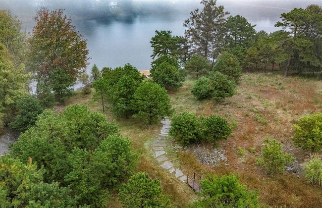 Inn the Poconos by Avantstay Private Lake Access Enclosed Hot Tub - Photo 41