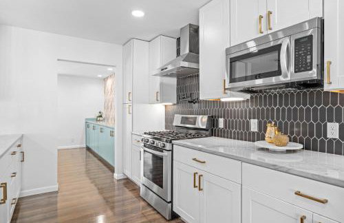 Relaxed Luxury Pet Friendly Home with Pool and Backyard Lounge in San Antonio, TX - Foto 17