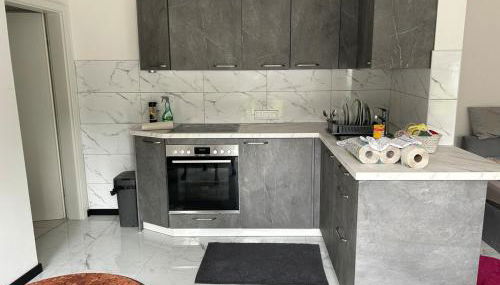 Neu renoviertes Haus mit großer Terrasse und Garten - Photo 3