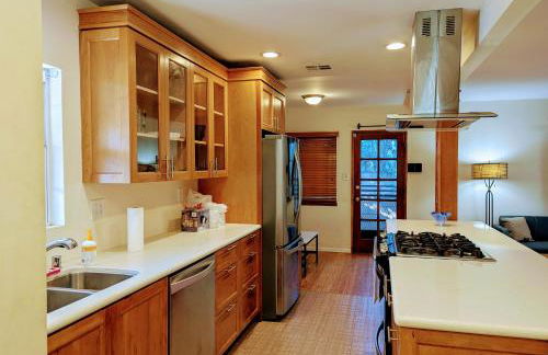 Entire House,Convinient location in Los Angeles , near Universal, Hollywood, Pets Friendly, Free WIFI - Foto 11