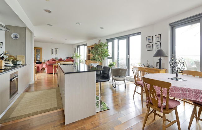 Superb Apartment With Terrace Near the River in Putney by Underthedoormat - Foto 19