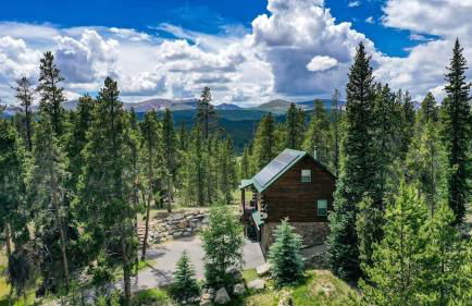 Secluded Log Cabin with Views & Hot Tub, Foosball, Wood Stove - Heavenly Homestead - Foto 1