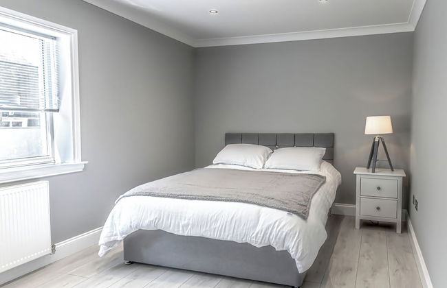 Lovely 1-bed Cottage in Kelty With Hot Tub - Foto 1