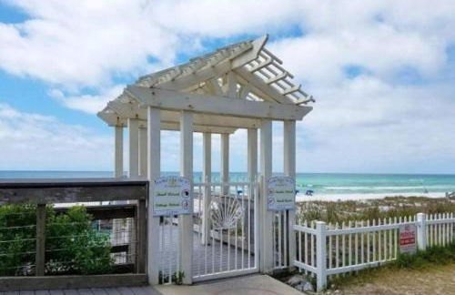 Beautiful Pet Friendly Home! Tropical Pool, Optional Golf Cart & Pool Heat, Minutes to Beach - Foto 67