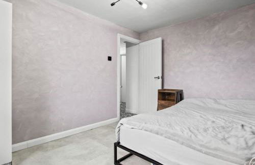 Spacious 3 Bedroom Home in Aintree - Photo 12