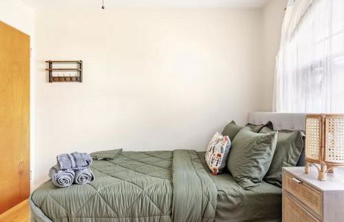 3BR Home - Free Parking-WiFi Kitchen Laundry-Kids Friendly-Near DC & Downtown & Metro-Patio & Deck - Foto 23