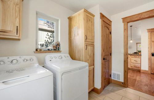 Black Bear Cabin with Hot Tub - Foto 32