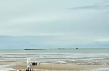 Sunny Apt on D-Day Beach with Parking - Foto 32